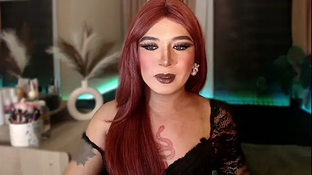 Snapshot of mslilly_croft chatting on February 1, 2026, 5:00 pm mslilly croft online show from February 1, 2026, 5:00 pm