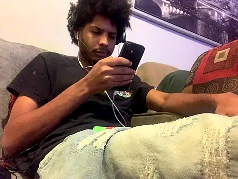 Snapshot of Insurance-03 chatting on October 13, 2025, 8:16 am Insurance-03 online show from October 13, 2025, 8:16 am