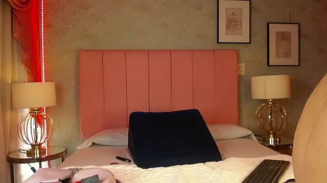 Snapshot of novaross chatting on September 20, 2025, 8:14 pm novaross online show from September 20, 2025, 8:14 pm