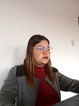 Snapshot of LUCIANA__99 chatting on October 13, 2025, 3:57 pm LUCIANA  99 online show from October 13, 2025, 3:57 pm