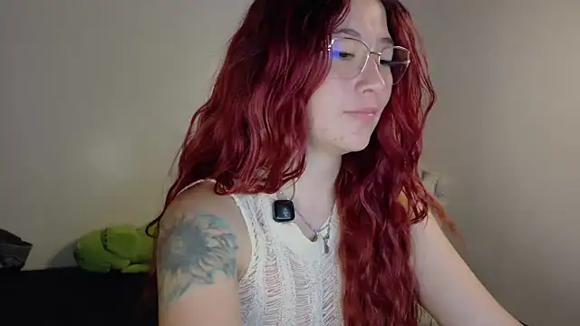 Snapshot of lunnaa_ chatting on May 17, 2026, 1:38 am lunnaa online show from May 17, 2026, 1:38 am