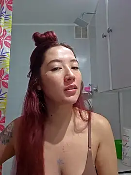 Snapshot of lunnaa_ chatting on January 14, 2026, 10:02 pm lunnaa online show from January 14, 2026, 10:02 pm