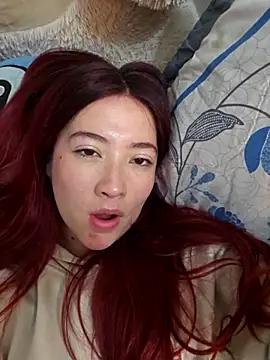 Snapshot of lunnaa_ chatting on February 6, 2026, 3:35 am lunnaa online show from February 6, 2026, 3:35 am