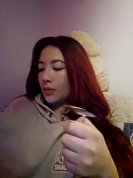 Snapshot of lunnaa_ chatting on February 7, 2026, 10:45 am lunnaa online show from February 7, 2026, 10:45 am