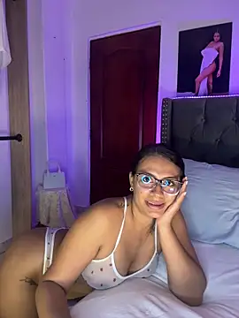 ema zoe online show from April 21, 2026, 2:51 am