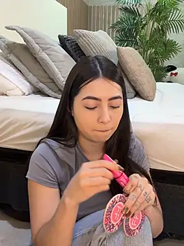 EmelyParker online show from April 11, 2026, 7:50 pm