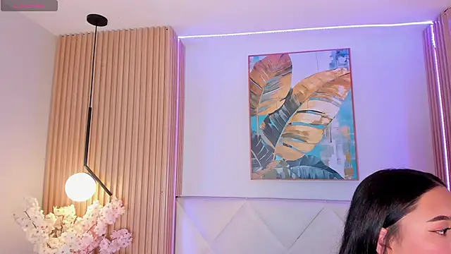 veronica hill  online show from April 17, 2026, 3:09 am