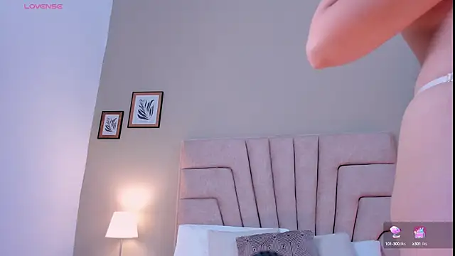 Snapshot of victoria_becker_ chatting on October 5, 2025, 1:02 pm victoria becker online show from October 5, 2025, 1:02 pm