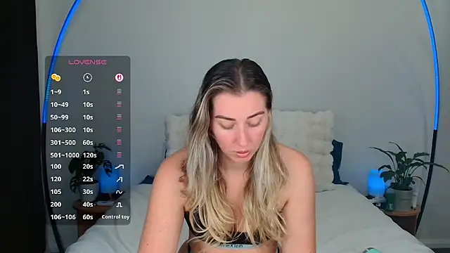 Snapshot of louiseberkeley chatting on September 24, 2025, 7:48 am louiseberkeley online show from September 24, 2025, 7:48 am