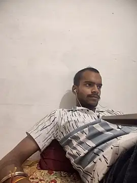 yashuuuu021 online show from April 18, 2026, 3:25 pm