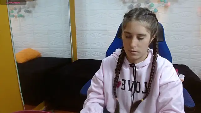 karlarousex online show from September 26, 2025, 3:02 am