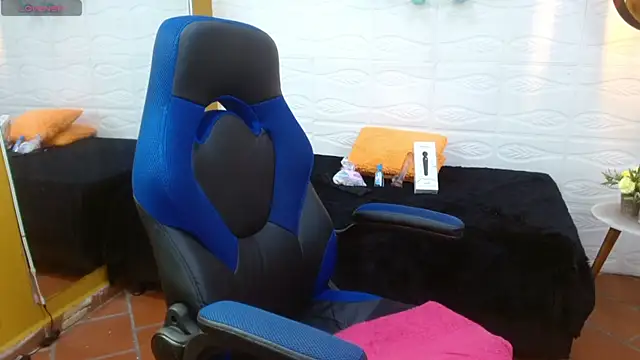 karlarousex online show from September 25, 2025, 3:23 am