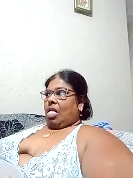 Snapshot of mileesha chatting on January 13, 2026, 8:13 pm mileesha online show from January 13, 2026, 8:13 pm