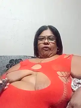 Snapshot of mileesha chatting on February 24, 2026, 8:10 pm mileesha online show from February 24, 2026, 8:10 pm