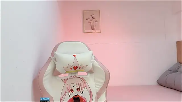 Snapshot of R_R6 chatting on October 5, 2025, 9:55 am R R6 online show from October 5, 2025, 9:55 am