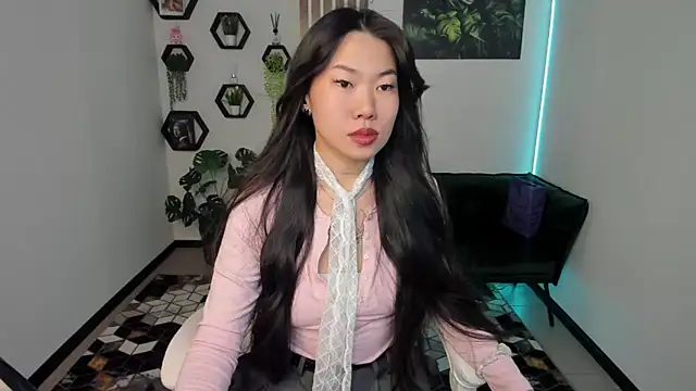 LunaPurrr online show from November 18, 2025, 1:10 am