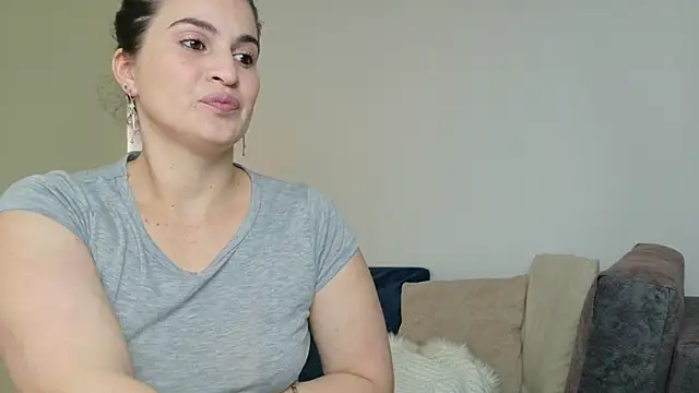 lizdevine online show from November 9, 2025, 1:48 pm