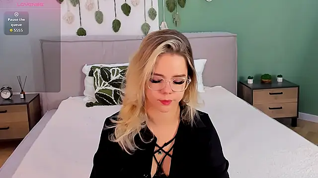 Snapshot of PrincessSlay chatting on October 3, 2025, 5:42 am PrincessSlay online show from October 3, 2025, 5:42 am