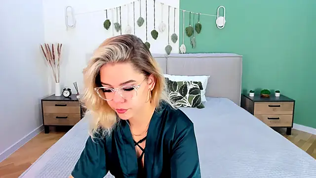 Snapshot of PrincessSlay chatting on September 16, 2025, 5:19 am PrincessSlay online show from September 16, 2025, 5:19 am