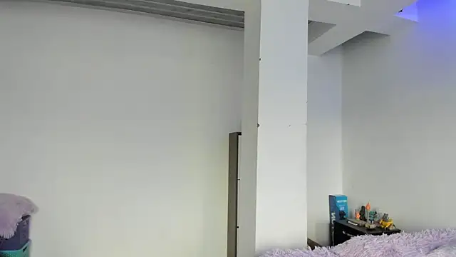 MiaVillalobos online show from November 12, 2025, 8:12 pm