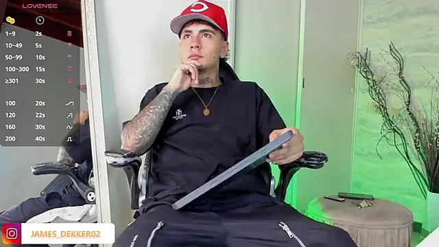 Snapshot of JamesDeker chatting on September 8, 2025, 7:57 pm JamesDeker online show from September 8, 2025, 7:57 pm