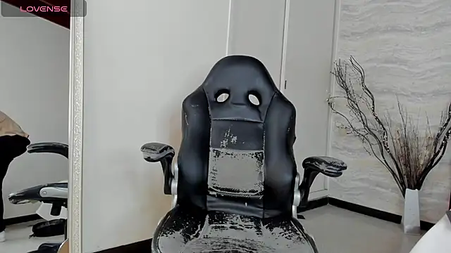 JamesDeker online show from October 29, 2025, 4:00 am