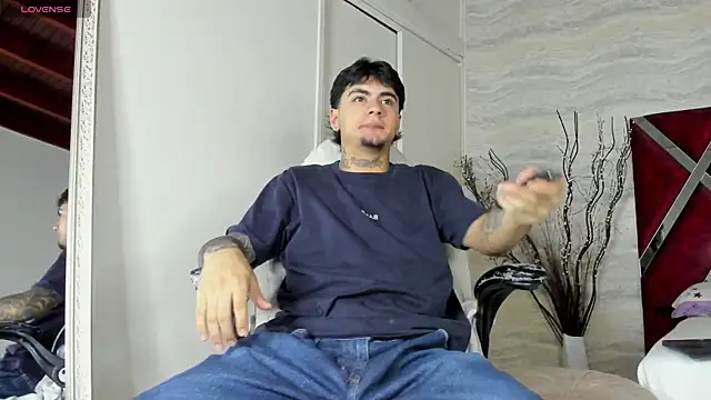 Snapshot of JamesDeker chatting on September 25, 2025, 8:37 pm JamesDeker online show from September 25, 2025, 8:37 pm