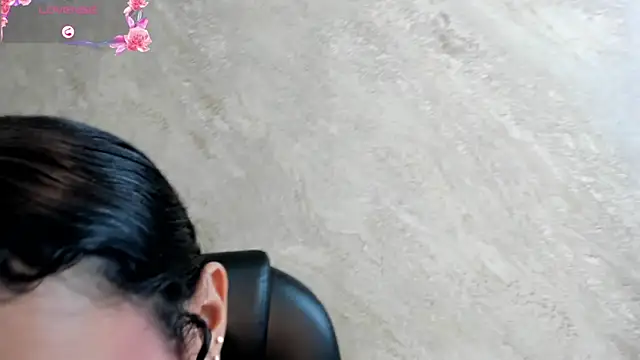 sophiasweet  1 online show from September 13, 2025, 3:50 am