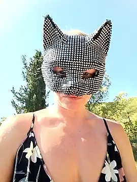 Snapshot of HotWife_VR chatting on June 17, 2026, 8:03 am HotWife VR online show from June 17, 2026, 8:03 am