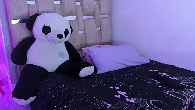 JulianaCarter online show from November 11, 2025, 8:14 pm