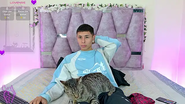 lana and liam  online show from February 14, 2026, 10:26 am