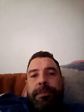Feistysausage online show from November 5, 2025, 3:04 pm