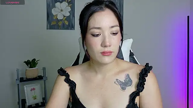 Snapshot of Eliih_01 chatting on February 26, 2026, 5:02 pm Eliih 01 online show from February 26, 2026, 5:02 pm