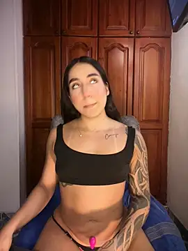 KaditaNavarro online show from April 15, 2026, 1:33 am