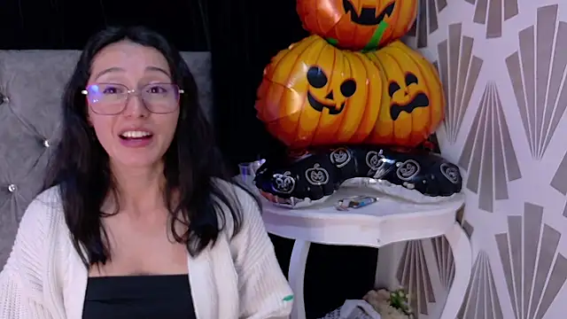 Ginevra esposito online show from October 31, 2025, 1:02 am