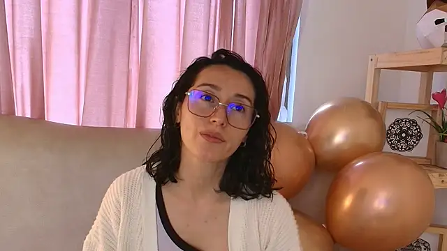 Snapshot of Ginevra_esposito chatting on April 21, 2026, 12:45 pm Ginevra esposito online show from April 21, 2026, 12:45 pm