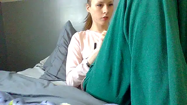 sarah2007 online show from December 4, 2025, 6:18 pm