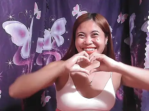 Hot Samantha4u online show from April 18, 2026, 9:33 am