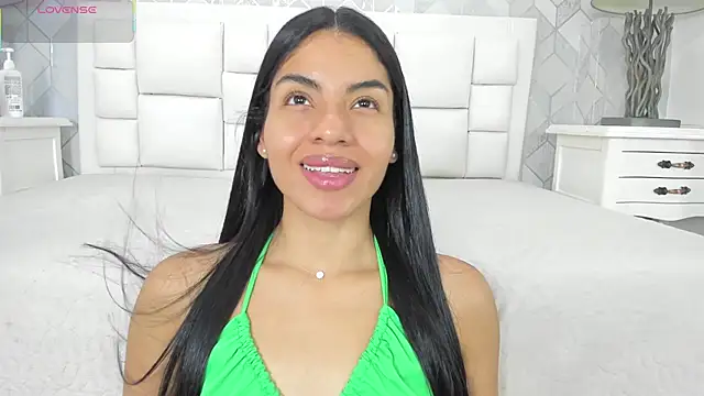 naia cox online show from November 7, 2025, 3:44 am