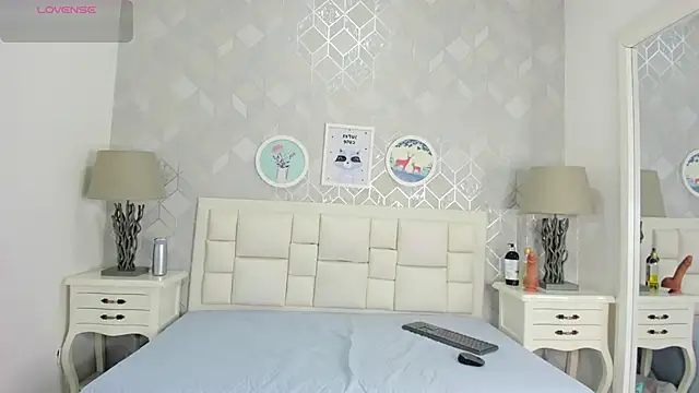 naia cox online show from March 21, 2026, 3:52 am