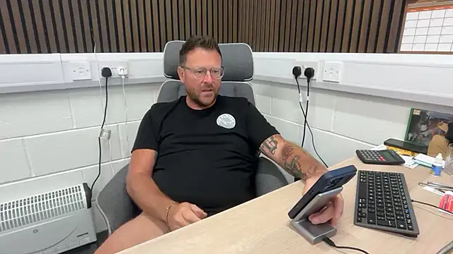 bilf1978 online show from July 16, 2026, 6:43 am