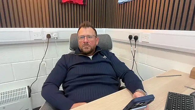 Snapshot of bilf1978 chatting on February 27, 2026, 7:30 am bilf1978 online show from February 27, 2026, 7:30 am