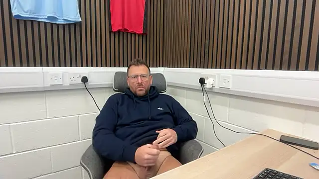 Snapshot of bilf1978 chatting on February 11, 2026, 7:30 am bilf1978 online show from February 11, 2026, 7:30 am