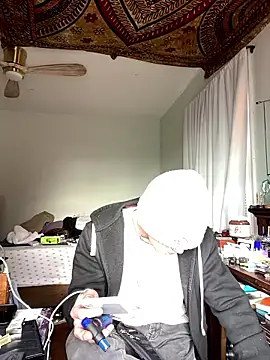 XanderOzzz online show from January 13, 2026, 8:13 pm