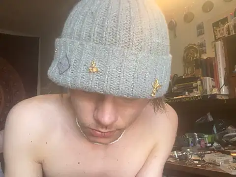 XanderOzzz online show from September 12, 2025, 2:39 pm
