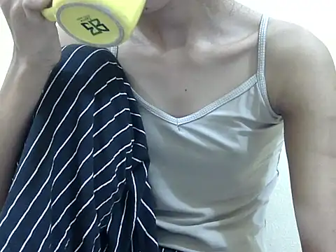 smallcuute online show from January 11, 2026, 5:42 pm