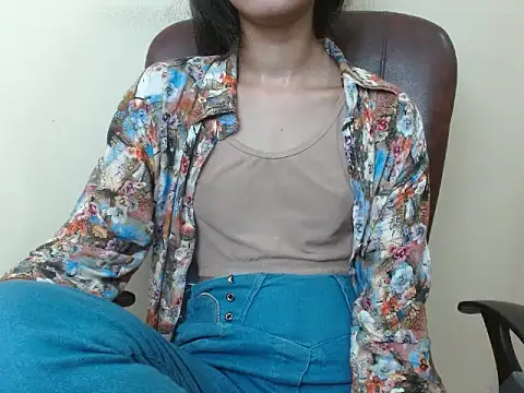 Snapshot of smallcuute chatting on September 13, 2025, 9:15 pm smallcuute online show from September 13, 2025, 9:15 pm