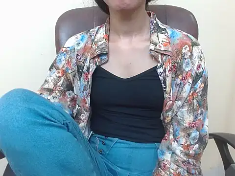 Snapshot of smallcuute chatting on September 15, 2025, 9:32 am smallcuute online show from September 15, 2025, 9:32 am