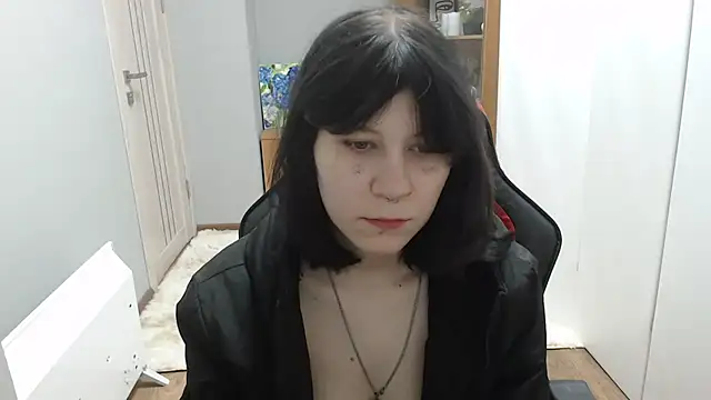 TinaQuiin online show from December 19, 2025, 8:38 am