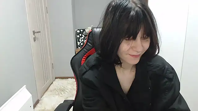 TinaQuiin online show from October 18, 2025, 8:05 am